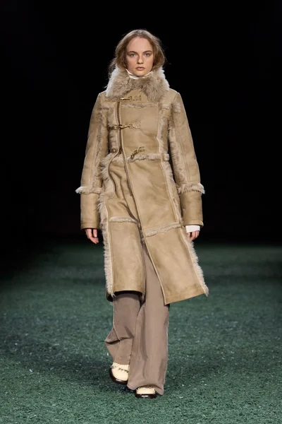 Look 10